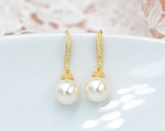 Solitair pearl bridal earrings, Manoha, Pearl wedding jewel, Bridesmaid gift earrings.