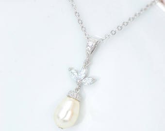 Pendentif collier mariage en cristal oxyde de zirconium cabochon serti