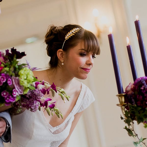 Serre tête de mariée feuilles, Olivia, serre tête mariée argenté avec perles  d'eau douce et cristal.