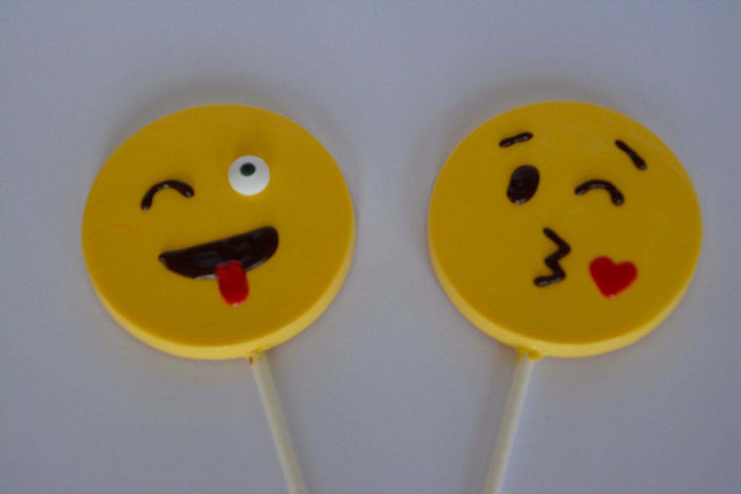 Chocolate Emoji Lollipops 12 Chocolate Emoji Party Favors Etsy 日本