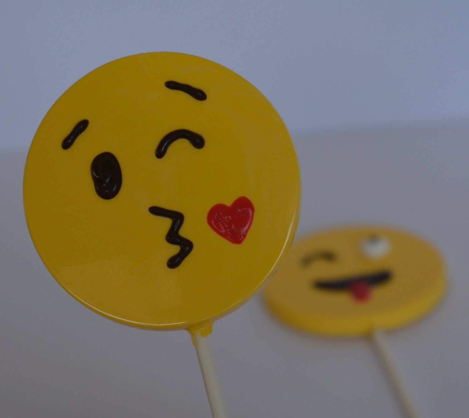 Chocolate Emoji Lollipops 12 Chocolate Emoji Party Favors Etsy 日本