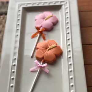 Chocolate Hibiscus Flower Lollipop (12), Luau Birthday, Summer Birthday, Tropical, Hawaii, Hibiscus Gift, Wedding Favors, Tropical Wedding