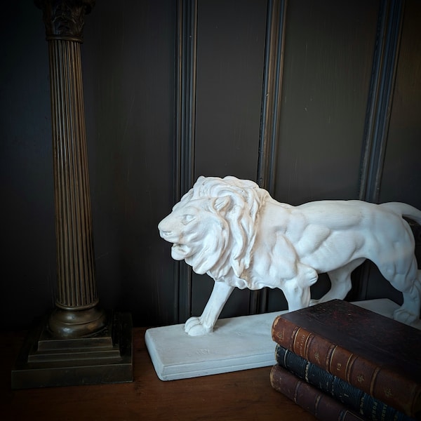 Vintage Plaster Walking Lion Statuette, Le lion qui marche, Antoine-Louis Barye French