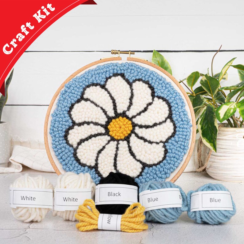 Puede incluir: Kit de manualidades para hacer una pared colgante con forma de margarita. El kit incluye un aro de bordado de madera, hilo de color blanco, negro, amarillo y azul, e instrucciones.