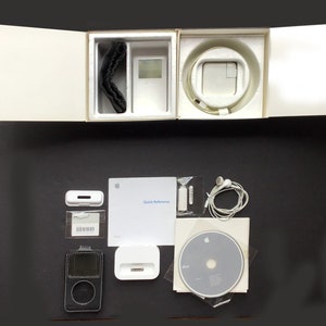 Apple iPod 3rd Generation 30GB Stainless Steel & White.  Model A1040 September 2003