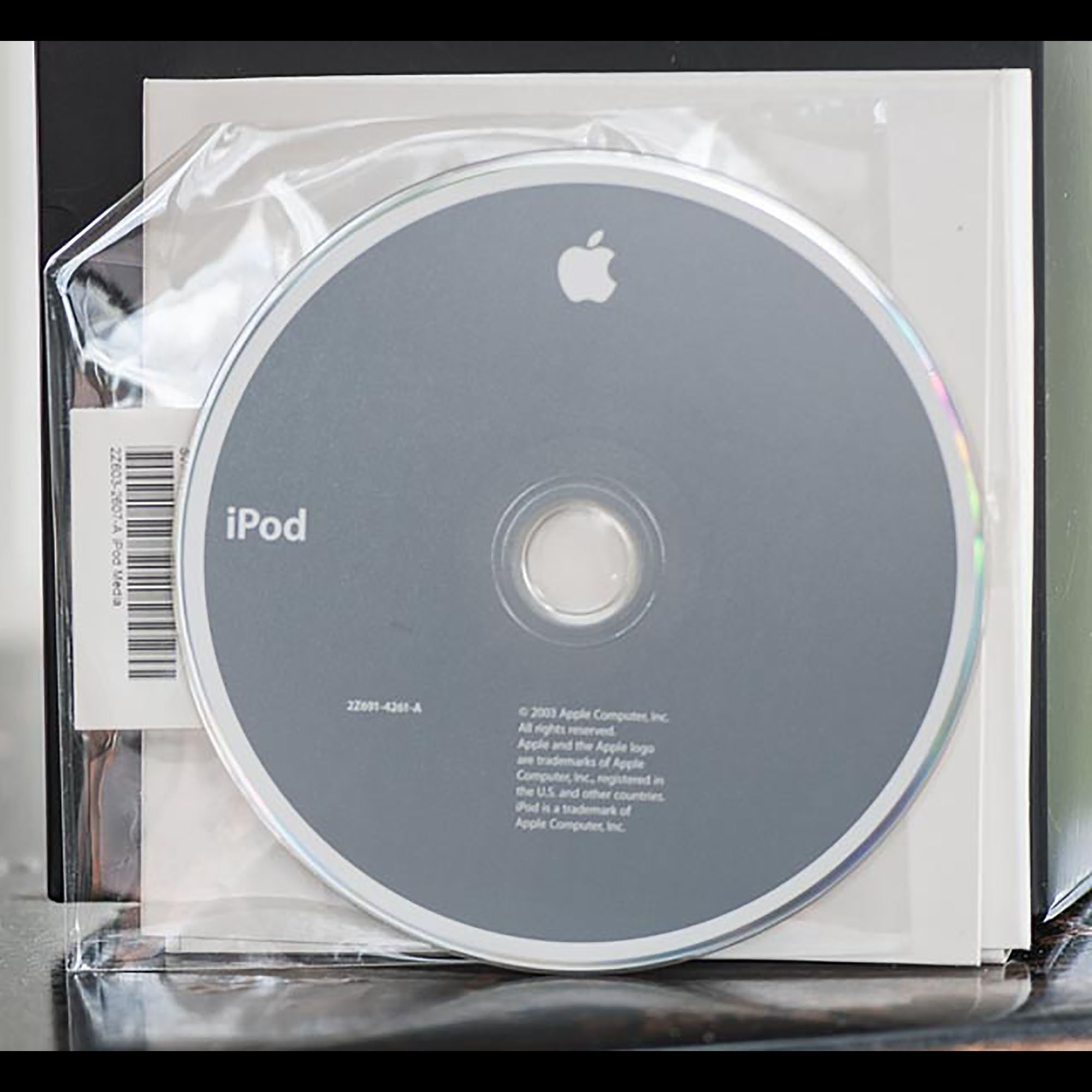 Apple Ipod 3rd Generation 30GB Stainless Steel & White. Model