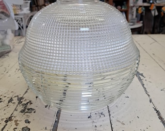 Globo de iluminação Holophane, prismático e com nervuras, em formato de colmeia, com encaixe de 2 1/4 polegadas e abertura inferior de 4 polegadas, globo de luz bulboso com 6 polegadas de altura.