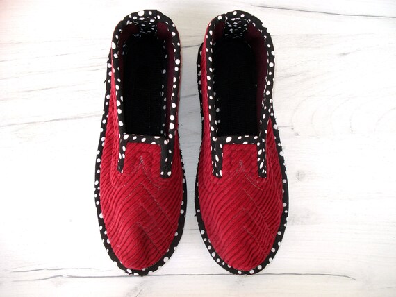 red house slippers
