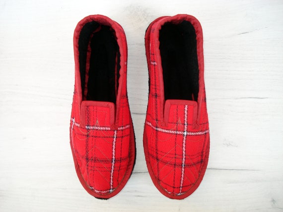 red house slippers