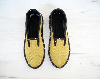 Unisex House Slippers, Yellow Wool Slippers, Slippers women, Slippers Men, Adults Slippers, Warm Slippers, Home Shoes, Wool Shoes, All sizes