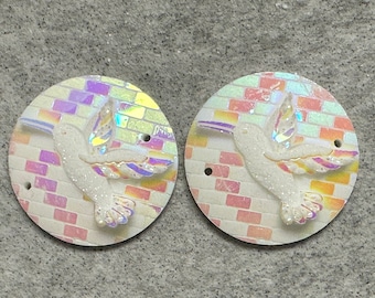White Round Hummingbird Pair, 25mm Resin Cabochons Gems, B22