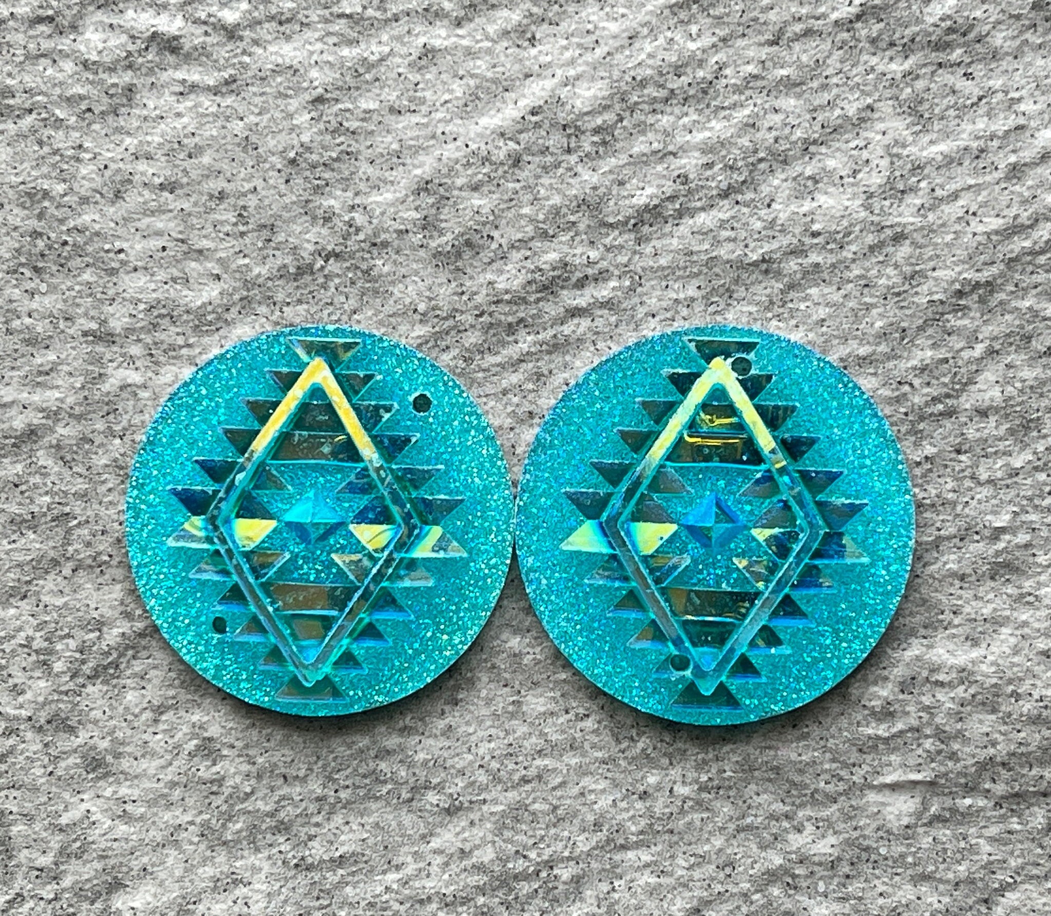 New - Teal Blue, Round Aztec Triangle/25mm/Resin Cabs/Gems/Beading Ca…