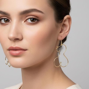 Boucles d’oreilles silhouette visage féminin en fil image 1