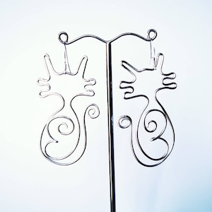 Boucles d'oreilles chat mignonnes faites à la main - Art du fil unique