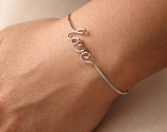 Braccialetto personalizzato con nome in filo metallico, gioielli minimalisti e delicati, realizzati a mano a Parigi