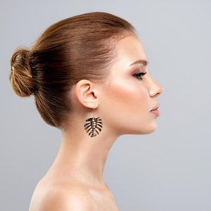 Boucles d’oreilles feuille Monstera en acier inoxydable – Bijoux légers et élégants
