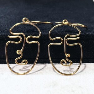 Boucles d&#39;oreilles visage abstrait en fil, faites à la main