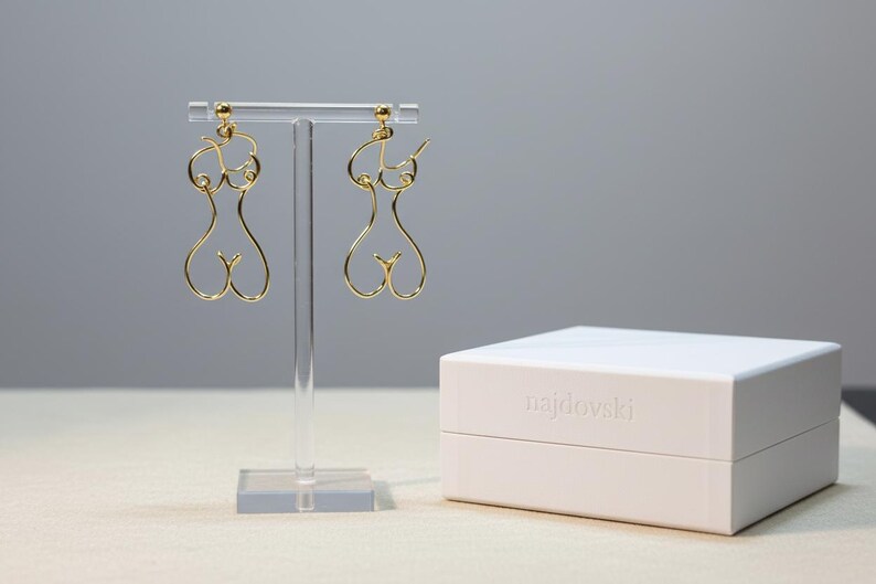 Boucles d’oreilles silhouette visage féminin en fil image 4