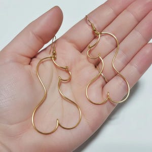Boucles d’oreilles silhouette visage féminin en fil image 3