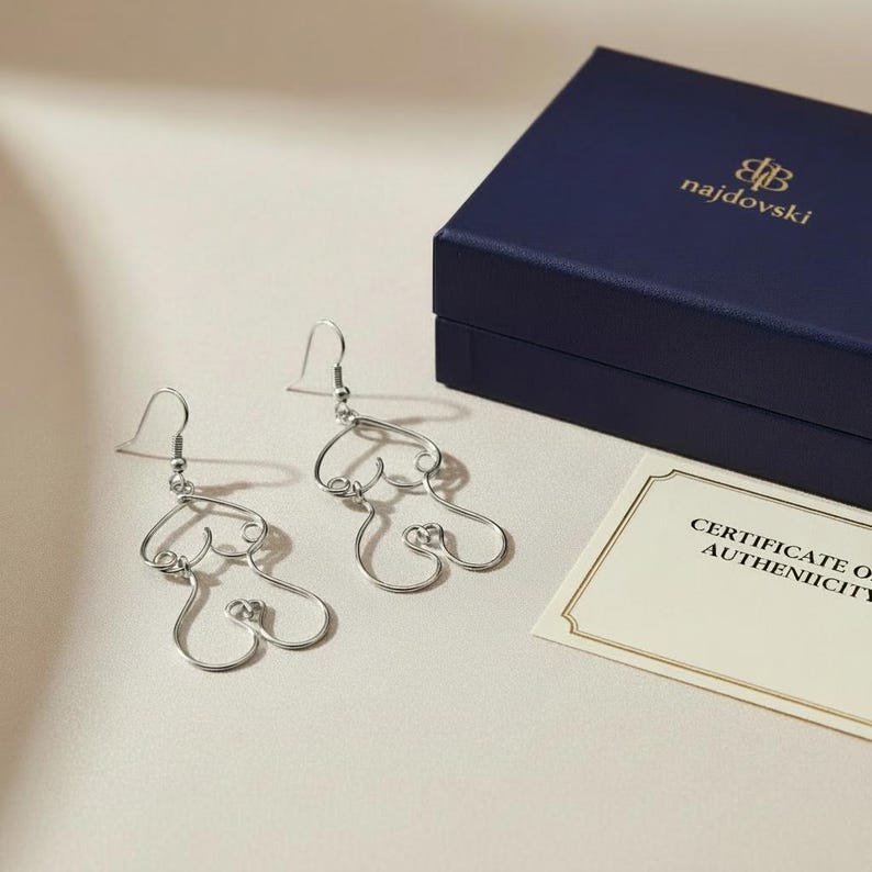 Boucles d’oreilles silhouette visage féminin en fil image 10