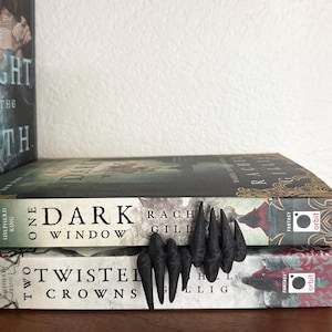 One Dark Window Nightmare Claws Book Nook Insert - Be Wary Be Clever Be Good - Romantasy Dark Romance - Bookshelf Decor - Bookish Gift