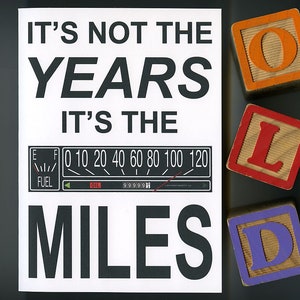 Carte d'anniversaire - Ce ne sont pas les années, ce sont les kilomètres - Cadeau pour homme qui court sur une vieille voiture vide