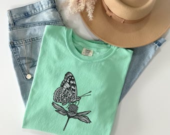 Camiseta Retro Butterfly Comfort Colors: Camisa estilo linograbado