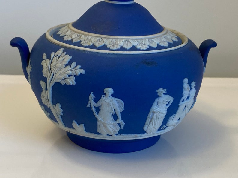 Wedgwood Neoclassical Portland Blue Older Jasperware Porcelain Sugar Bowl 1905 image 4