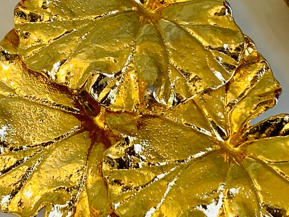 Mimi di N Vintage Geranium Leaves 1981 Gold Tone … - image 10