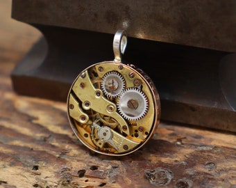 Steampunk pendant clockwork brass "Tempus Fugit"