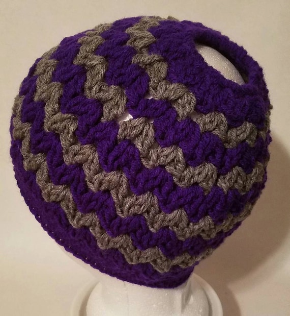 Messy Bun Beanie Ponytail Hat in Purple & Grey EMAW, Winter  display picture 1