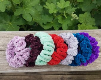 Velvet Hair Scrunchie Velvet Messy Bun Top Knot Hair Tie Handmade Crochet Ponytail Holder Wrist Tie Summer Fashion Ouchless Elastics