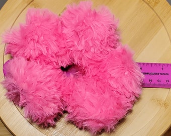 Hair Scrunchie Meow Pink Faux Fur Messy Bun Top Knot Hair Tie Hecho a mano Crochet Ponytail Holder Muñeca Tie Ouchless Elastics Tamaño gigante