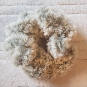 Kunstpelz Haar Scrunchie Messy Bun Top Knoten Haar Krawatte Handgemachte Häkelarbeit Pferdeschwanz Inhaber Handgelenk Krawatte Ouchless Elastics Riesige Größe