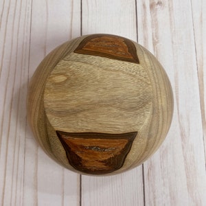 Camphor wood bowl - bottom of the bowl