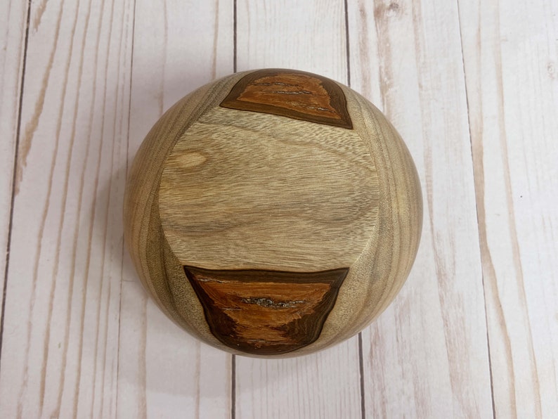 Camphor wood bowl - bottom of the bowl