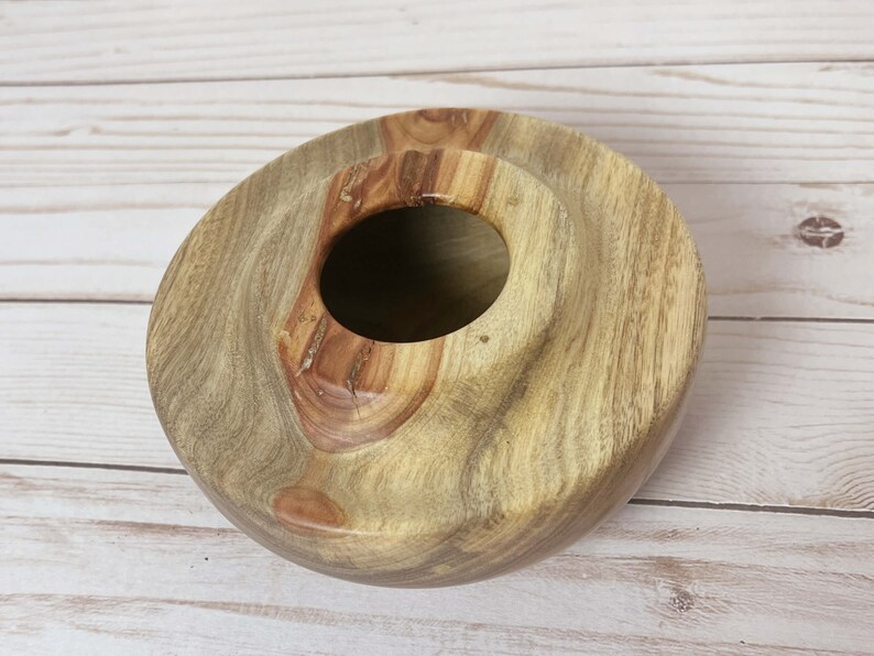 Camphor wood bowl - Top view showing variety of colros in the wood grain