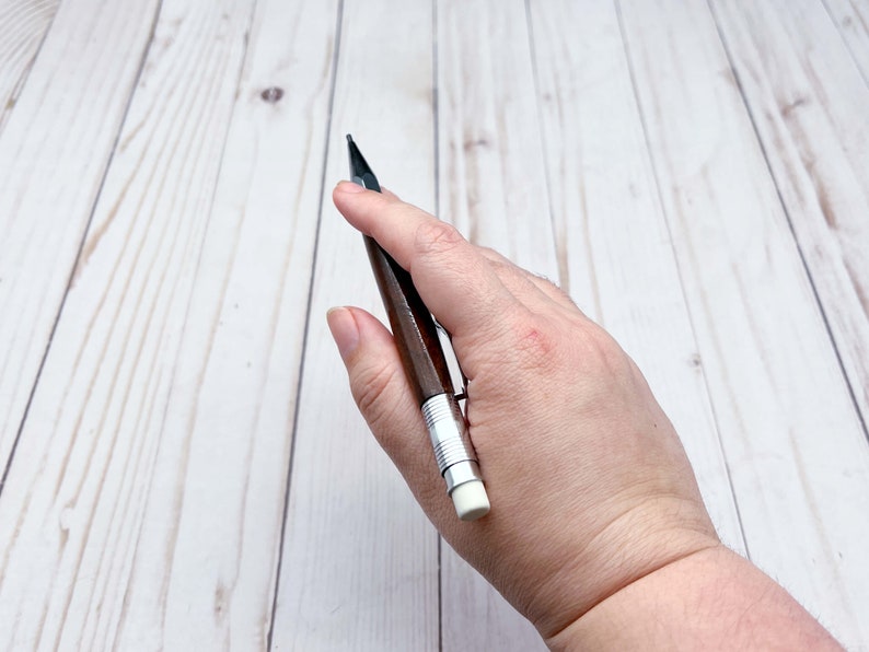 Holding 2mm mechanical pencil