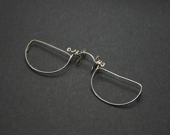 Antika näsglasögon Pince Nez-läsglasögon Halvmåne 1920-talet 1910-talet 1900-talet Nya Gamla Lager NOS Nickel Liten Mellan 37 mm Glasögon