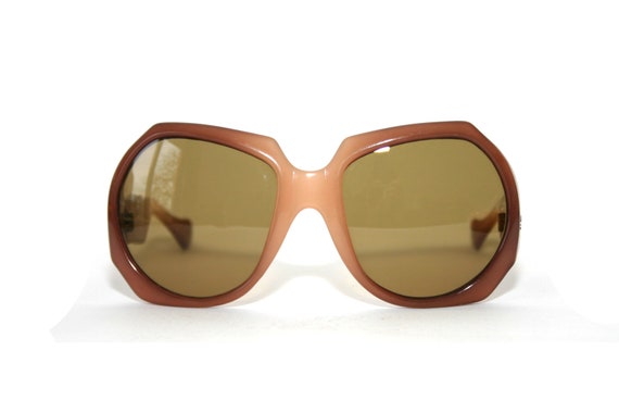 Sunglasses Women display picture 3