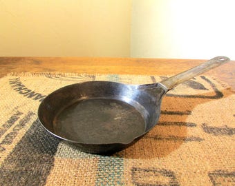 Vintage Cowboy Skillet, Cold Handle Campfire Frying Pan