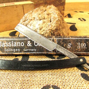Bowdins Wedge Straight Razor, Vintage Straight Edge Razor in Mismatched Box