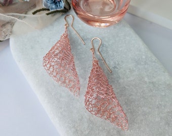 Rose gold ‘Giglio’ statement earrings, wire crochet long earrings, intricate lace like earrings, handmade unique design