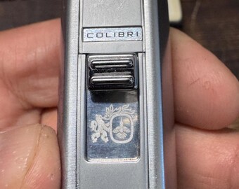 Encendedor Colibrí vintage, nuevo, sin usar, en su estuche original. Encendedor de antorcha Colibrí. Encendedor vintage. Encendedor Colibrí nuevo, sin usar, en su estuche original.