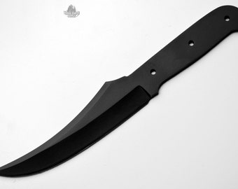 Puede incluir: Hoja de cuchillo negra con un borde curvo y un mango negro. El mango tiene tres agujeros para sujetarlo a un cuchillo.