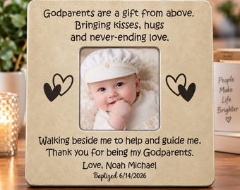 Pode incluir: Uma moldura quadrada bege com um retrato central de um bebé com um gorro branco. A moldura está gravada com o texto: Godparents are a gift from above. Bringing kisses, hugs and never-ending love. Walking beside me to help and guide me. Thank you for being my Godparents. Love, Noah Michael. Baptized 14/06/2026.