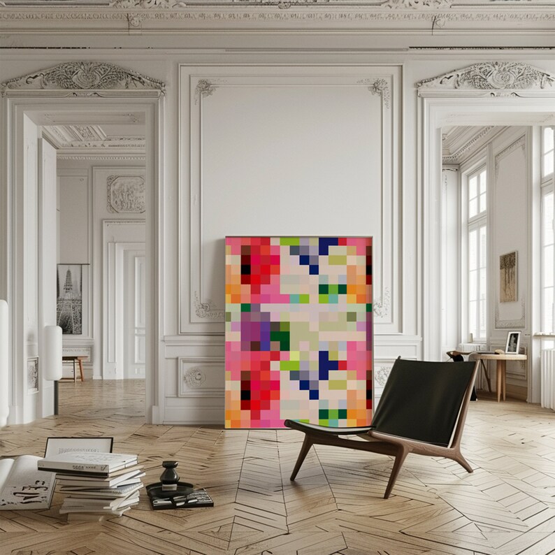 Puede incluir: Una pintura abstracta colorida con cuadrados de rosa, rojo, verde, azul y blanco cuelga de una pared blanca en una habitaci&oacute;n con suelo de madera y una silla de cuero negro.