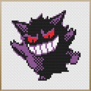 Pode incluir: Ponto cruz de Gengar, um personagem Pokémon, em pixel art. O design apresenta um corpo preto com detalhes roxos, olhos vermelhos e um sorriso largo. A obra de arte é emoldurada.