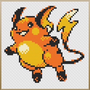 Puede incluir: Un punto de cruz de un personaje de dibujos animados en tonos naranja, amarillo y negro. El personaje tiene una cola de rayo. La obra de arte está enmarcada en un marco de madera marrón claro.