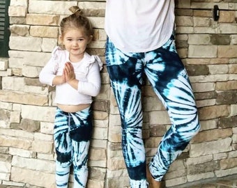 Tie Dye leggings, maman et moi leggings, maman et moi tenues, mère fille correspondant, maman et moi leggings, jambières d’yoga, correspondance, fête des mères